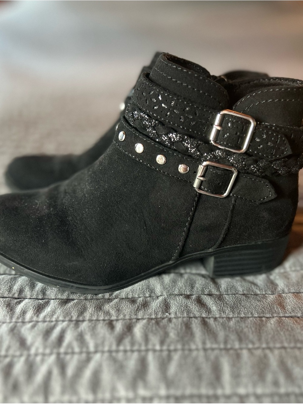 Sonoma Girls size 13 Black Ankle Boots with Buckle & Stud Detail - Picture 2 of 6